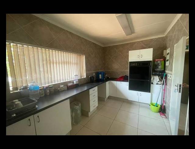 4 BEDROOM HOUSE FOR SALE IN GLENVISTA